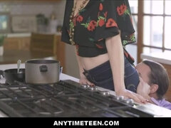 Tytär, Perhe, Lesbo, Äiti jota haluaisin panna, Äiti, Äitipuoli, Teini, Tissit