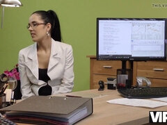 18, 닫다, 체코인, 유리들, Hd, 사무실, 아들, 청소년