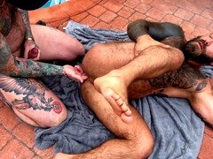 Anal, Grosse bite, Homosexuelle, Poilue, Lécher le sphincter, Tatouage