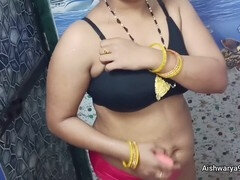 18 ans, Cul à la bouche, Tante, Salle de bains, Gros cul, Femme au foyer, Indienne, Toilettes