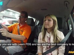 Enthousiasteling, Pijpbeurt, Auto, Likken, Orgasme, Buiten, Kut duiken, Russisch