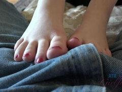 Noire, Sucer une bite, Pieds, Petite amie, Branlette thaïlandaise, Piercing, Jupe, Chaussettes