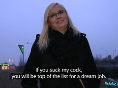 Amatör, Baben, Avsugning, Knubbig, Mamma, Utomhus, Pov, Offentlig