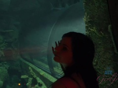 Łazienka, Brunetka, Dziewczyna, Drobna, Punkt widzenia, Chudy, Palenie, Tatuaż