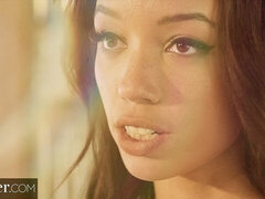 Svart, Brunette, Fingring, Hårete, Kyssing, Fitte, Tattovering, Tenåring