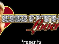 큰 음경, 큰 가슴, 흑갈색 머리, 가슴이 큰, 크림파이, 오쟁이 진 남자, 다른 인종간의, 스타킹