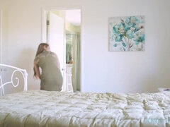 Красотки, Брюнетки, Затыкание рта, Натуральные сиськи, Пирсинг, Порка, Тату, Сиськи