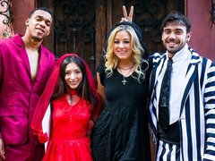 18 anni, Grande cazzo, Tette grandi, Pompino, Da dietro, Quartetto, Magra, Ragazza