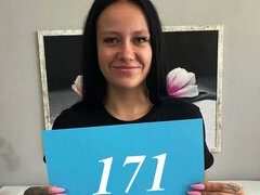 Suihinotto, Ruskeahiuksinen, Takaapäin, Käsihoito, Strippaus, Tatuointi, Teini, Tissit