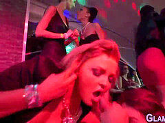 Fürdőszoba, Cumizás, Ujjazás, Csoportos kefélés, Csoport, Orgia, Buli, Nyilvános