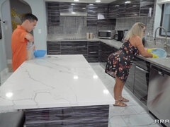 Lieveling, Blond, Moeder die ik wil neuken, Tepels, Pornster, Realiteit, Tieten likken, Vrouw