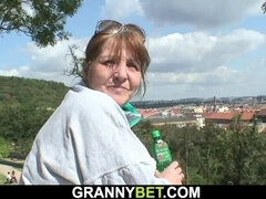 Sporty old grandma spreads legs for stranger