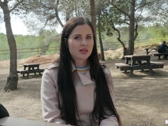 Amateur, Brunette brune, Queue, Européenne, Seins naturels, De plein air, Public, Russe