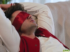 Avsugning, Brunett, Långt ner i halsen, Snopp, Dominans, Ansiktsbehandling, Kysser, Onani