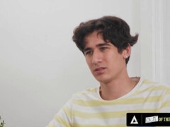 큰 음경, 큰 가슴, 오랄섹스, 흑갈색 머리, 가슴이 큰, 도기스타일, 문신, 젖가슴