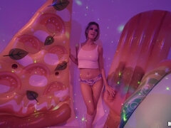 Hatvankilences, Szőke, Cumizás, Gesztenyebarna, Pénisz, Felpeckelve, Nyalás, Nuni