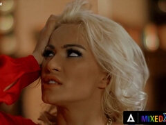 Kont, Grote mammen, Blond, Diep in de keel, Sperma in gezicht, Vingeren, Kut duiken, Tieten likken