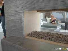 Ξανθιά, Τζήν, Φυσικά βυζιά, Μουνί, Πραγματικότητα, Τατουάζ, Βυζιά, Παιχνίδια