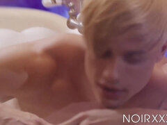 Anal, Grosse bite, Noire, Blonde, Tir de sperme, Gorge profonde, En levrette, Interracial