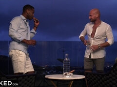 Aus dem arsch in den mund, Blasen, Braunhaarige, Schwanz, Interrassisch, Muschi, Reiten, Titten