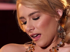 Babe, Velike joške, Rjavolaska, Samozadovoljevanje, Gola, Muco, Joške, Mokra