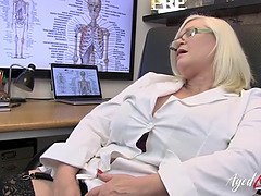 ぽっちゃり, デカパイ, イギリス人, エロ熟女, 熟年, 淫乱熟女, 自然山雀, 叫ぶ