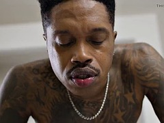 デカチン, 黒人, 中出し, 指いじり, 下着, 乳首, ハメ撮り, タトゥー