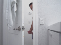 Brunetta, Masturbazione, Toilette, Guardone