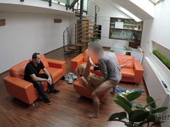 Leie, Paar, Gehörnter ehemann, Geld, Pov, Öffentlich, Jungendliche (18+), Ehefrau