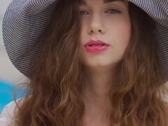 Fantastisk, Røv, Onani, Naturlige bryster, Svømmepøl, Solo, Teenager, Bryster