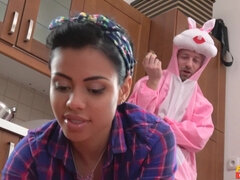 Tetas grandes, Mamada, Garganta profunda, Interracial, Lesbiana, Mucama, Desnudo, Tetas naturales