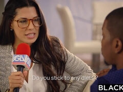 Velik kurac, Zunanji izliv, Obrazno, Hd, Medrasni seks, Latinka, Obrito, Dokolenke