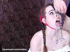 본디지 훈육 사디즘 마소치슴, 지배, 극도의, 목구멍이 막히는, 조그마한, 처벌, 빼빼한, 노예