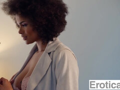 Isot tissit, Suihinotto, Ruskeahiuksinen, Spermashotti, Kyrpä, Käsihoito, Sekarotuinen, Pillu