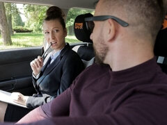 Μεγάλα βυζιά, Ξανθιά, Αυτοκίνητο, Σε στάση σκύλου στα τέσσερα, Μαλλιαρός, Μαλακία, Μουνί, Φούστα