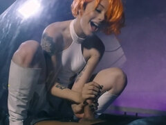 Lízaní zadků, Opilá, Evropské, Dávení, Hardcore, Párty, Krátké vlasy, Tetování