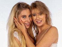 Prstění, Lesbické, Výprask, Masturbace, Přírodní prsa, Pička, Vyholené, Kozičky