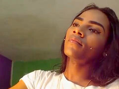brazilian teenage transsexual Candy Cums1