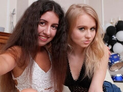 Большая жопа, Минет, Брюнетки, Собачьи, Две девушки, Молоденькие, Втроем, Сиськи