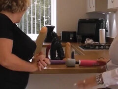 Sborrata, Schizzo di sborra, Vibratore, Cucina, Lesbica, Matura, Calze, Vibratore