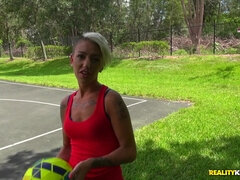 Enthousiasteling, Blond, Pijpbeurt, Sperma in gezicht, Buiten, Kut duiken, Mager, Zuigen