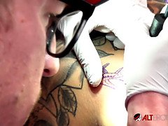 デカパイ, フェラチオ, Hd, ピアス, オマンコ, 叫ぶ, 驚き, タトゥー