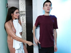 Bagno, Pompino, Da dietro, Sega, Baciando, Mamma che vorrei scoparmi, Tette, Guardone