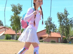 Acercamiento, Muñeca, Abierta, Masturbación, Público, Colegiala, Solo, Bajo la falda