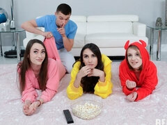 Pik sutte, Bror, Brunette, Gruppe, Orgie, Barberet, Teenager, Bryster