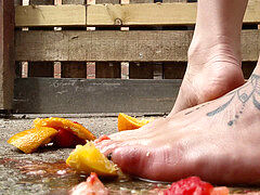 pixie Nixx crushes Fruit bootlessly! Juicy Soles and Wet, Drippy Toes.