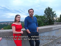 Hunt4k. böses mädchen verdient viel geld mit ihrem mind-blowing körper vor ihrem armen vater