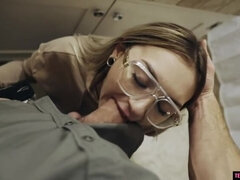 Blonde, Éjaculation interne, Gorge profonde, Lunettes, Hd, Pov, Tatouage, Adolescente