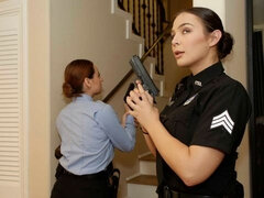 Blasen, Frau frau mann, Handjob, Polizei, Jungendliche (18+), Flotter dreier, Titten, Uniform