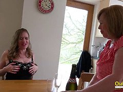 Grosse titten, Britisch, Vollbusig, Oma, Hd, Milf, Erotischer film, Titten